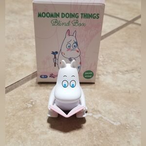 Smoko x Moomin Blind Box: Moomin Reads Figure